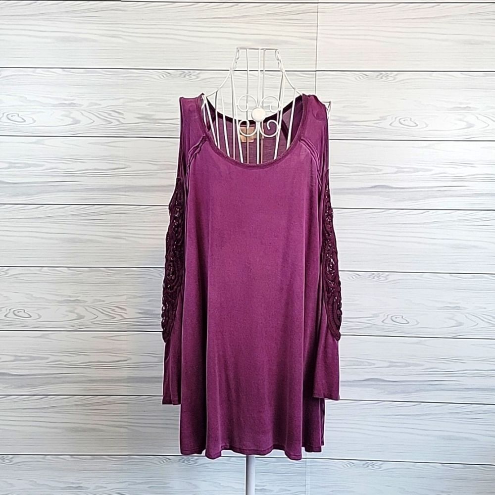 Love, Fire cold shoulder casual top in fuscia Women's Size 1X